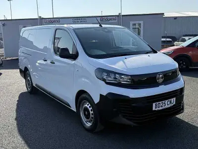 Used Vauxhall Vivaro S 120 HP (88 kW) 2025 White MPV