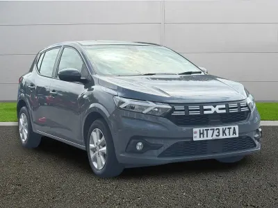 Usado Dacia Sandero Expression 100 CV (73 kW) 2023 Gris Utilitario