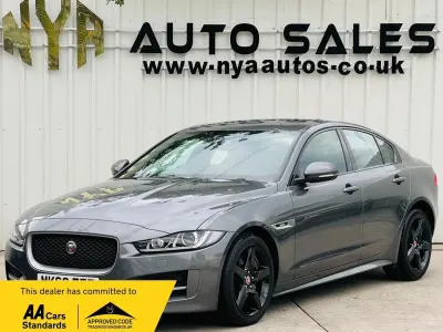 Używany Jaguar XE Ingenium 2018 Szary Sedan/Limuzyna