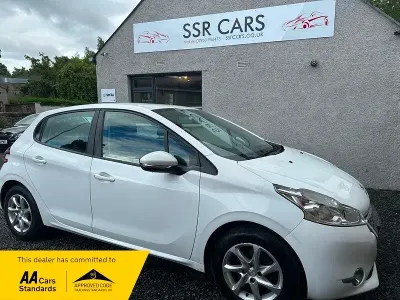 Used Peugeot 208 Active 68 HP (50 kW) 2014 White Hatchback