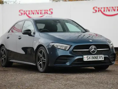 Begagnad Mercedes A200 Executive 163 HK (119 kW) 2022 Blå Sedan