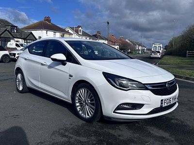 Used Vauxhall Astra Elite 136 HP (100 kW) 2016 White Hatchback