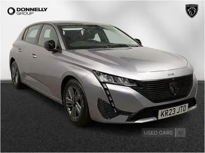 Usado Peugeot 308 Active Premium 130 HP (95 kW) 2023 Cinzento Citadino
