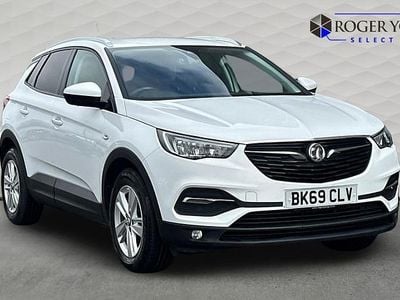 Used Vauxhall Grandland X 130 HP (95 kW) 2020 White SUV
