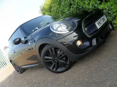 Usado Mini Cooper Hatch 136 CV (100 kW) 2017 Negro Utilitario