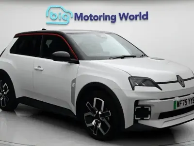 Used Renault 5 E-Tech Techno 89 kW (122 HP) 2025 White Hatchback