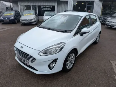 Usado Ford Fiesta Zetec 100 CV (73 kW) 2018 Blanco Utilitario
