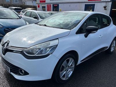 Used Renault Clio IV Dynamique 90 HP (66 kW) 2015 White Hatchback