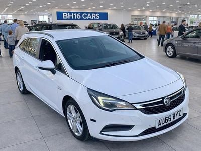 Used Vauxhall Astra 2016 White Estate