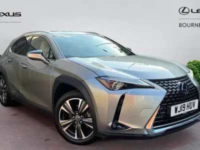 Usado Lexus UX 184 HP (135 kW) 2019 Prateado SUV