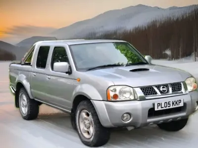 Usado Nissan Navara 174 CV (127 kW) 2005 Plateado Pickup/Camioneta