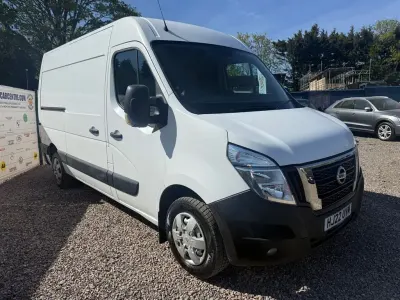 Used Nissan Interstar Tekna 135 HP (99 kW) 2022 White Van