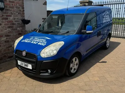 Usado Fiat Doblò 85 HP (62 kW) 2010 Azul Monovolume