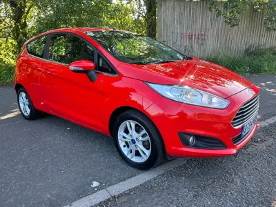 Used Ford Fiesta Zetec 82 HP (60 kW) 2015 Red Hatchback