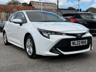 Used Toyota Corolla 120 HP (88 kW) 2022 White Hatchback