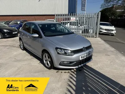 Usado VW Polo SEL 110 HP (80 kW) 2014 Prateado Citadino