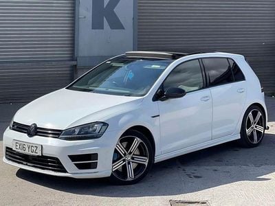 Begagnad VW Golf VII R 2016 Vit Halvkombi