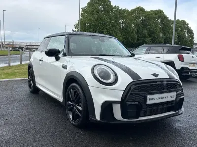 Begagnad Mini Cooper Hatch 134 HK (98 kW) 2024 Vit Halvkombi