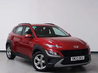 Usado Hyundai Kona SE 120 HP (88 kW) 2023 Vermelho SUV