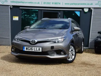 Usado Toyota Auris Business Edition 116 HP (85 kW) 2016 Castanho Carrinha