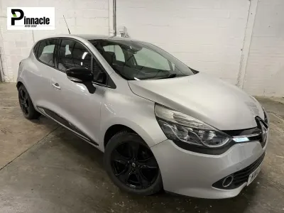 Begagnad Renault Clio IV Dynamique 75 HK (55 kW) 2013 Silver Halvkombi