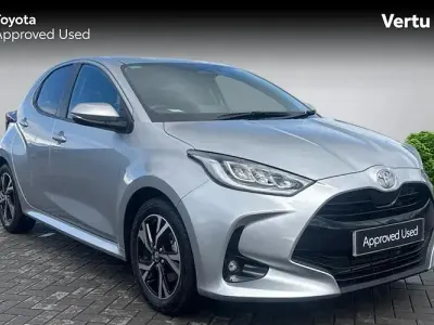Usado Toyota Yaris Hybrid Design 116 CV (85 kW) 2026 Utilitario
