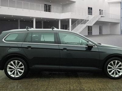 Deep black pearl Used 2016 VW Passat Business Estate | £8,975 (Good price)