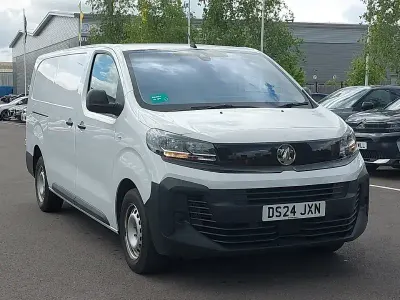 Second-hand Vauxhall Vivaro 2024 Alb Monovolum