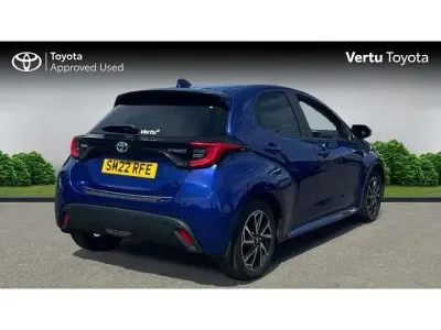 Usata Toyota Yaris Hybrid Design 113 CV (83 kW) 2022 Blu Utilitaria