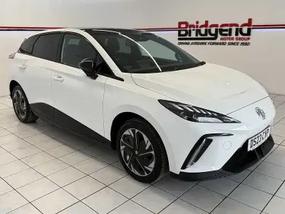 Used MG MG4 EV Trophy 150 kW (204 HP) 2023 White Hatchback