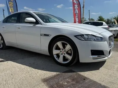 Gebraucht Jaguar XF Portfolio 180 PS (132 kW) 2016 Weiß Limousine