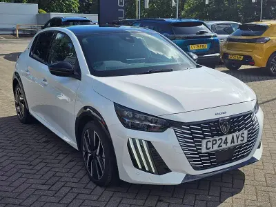 Used Peugeot 208 GTi 100 HP (73 kW) 2024 White Hatchback
