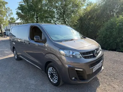 Second-hand Vauxhall Vivaro 145 CP (106 kW) 2023 Gri Monovolum
