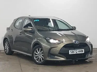 Usado Toyota Yaris Hybrid 116 CV (85 kW) 2023 Marrón Utilitario