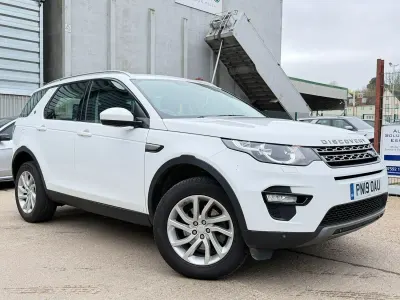 Used Land Rover Discovery 5 SE 2019 White SUV