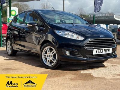 Begagnad Ford Fiesta Zetec 82 HK (60 kW) 2013 Svart Halvkombi