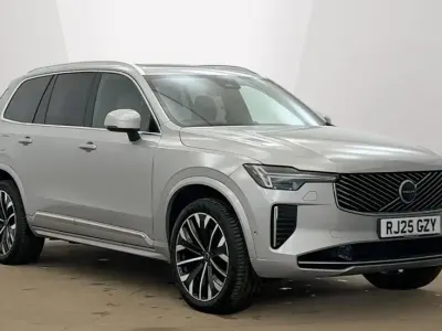 Usado Volvo XC90 Ultra 455 HP (334 kW) 2025 Prateado SUV