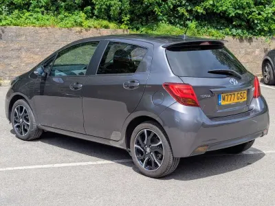 Used Toyota Yaris Design 99 HP (72 kW) 2016 Grey Hatchback