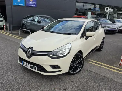 Used Renault Clio Dynamique 89 HP (65 kW) 2017 White