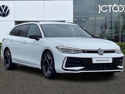 Used VW Passat R-line 150 HP (110 kW) 2024 White Estate