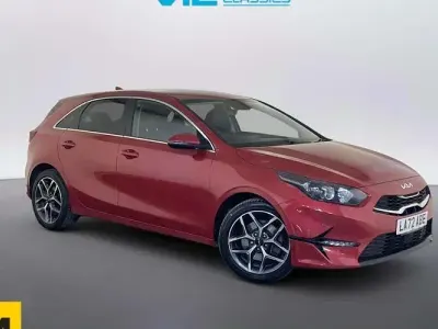 Usado Kia Ceed 160 HP (117 kW) 2023 Vermelho Citadino