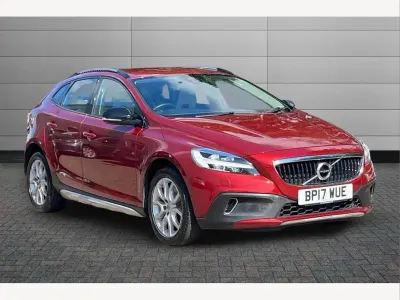 Used Volvo V40 Pro 152 HP (111 kW) 2017 Red Hatchback