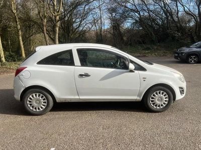 Used Vauxhall Corsa S 65 HP (47 kW) 2012 White Hatchback