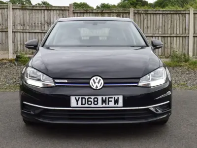 Used VW Golf VII SE 130 HP (95 kW) 2019 Black Hatchback