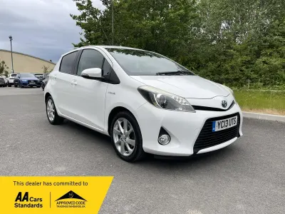 Used Toyota Yaris Hybrid 2013 White Hatchback