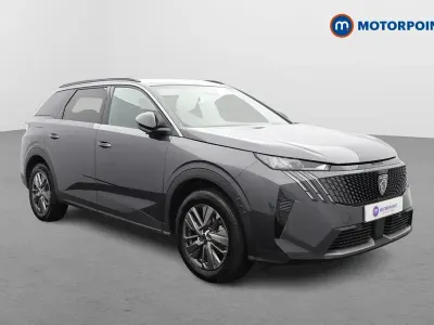 Usado Peugeot 5008 Allure 145 HP (106 kW) 2025 Cinzento SUV
