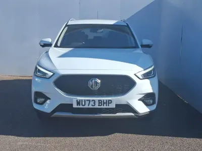 Używany MG ZS Exclusive 105 KM (77 kW) 2024 Biały SUV