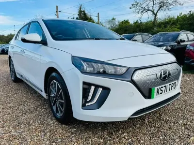 Begagnad Hyundai Ioniq Premium 100 kW (136 HK) 2022 Vit Halvkombi