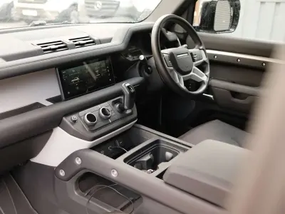 Używany Land Rover Defender S 250 KM (183 kW) 2023 Srebrny SUV