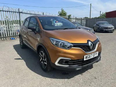 Used Renault Captur Dynamique 90 HP (66 kW) 2017 Orange SUV